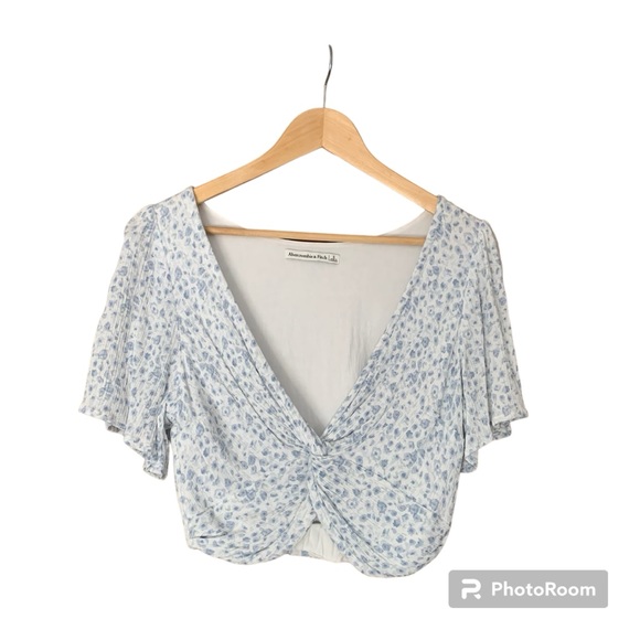 Abercrombie & Fitch Knot-Front Flutter Sleeve Top - Picture 4 of 9